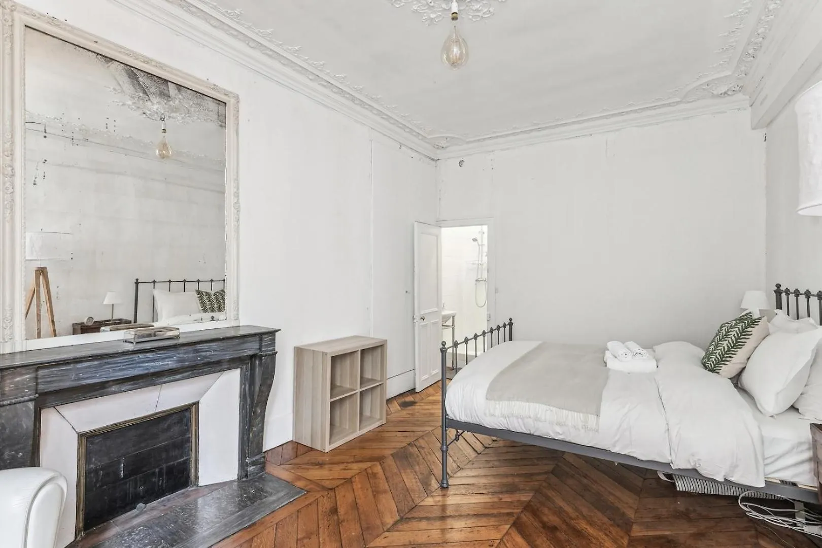 Bnbnook - Luxury 4Br 2Ba - Hotel De Ville & Louvre Paris 0*,  France